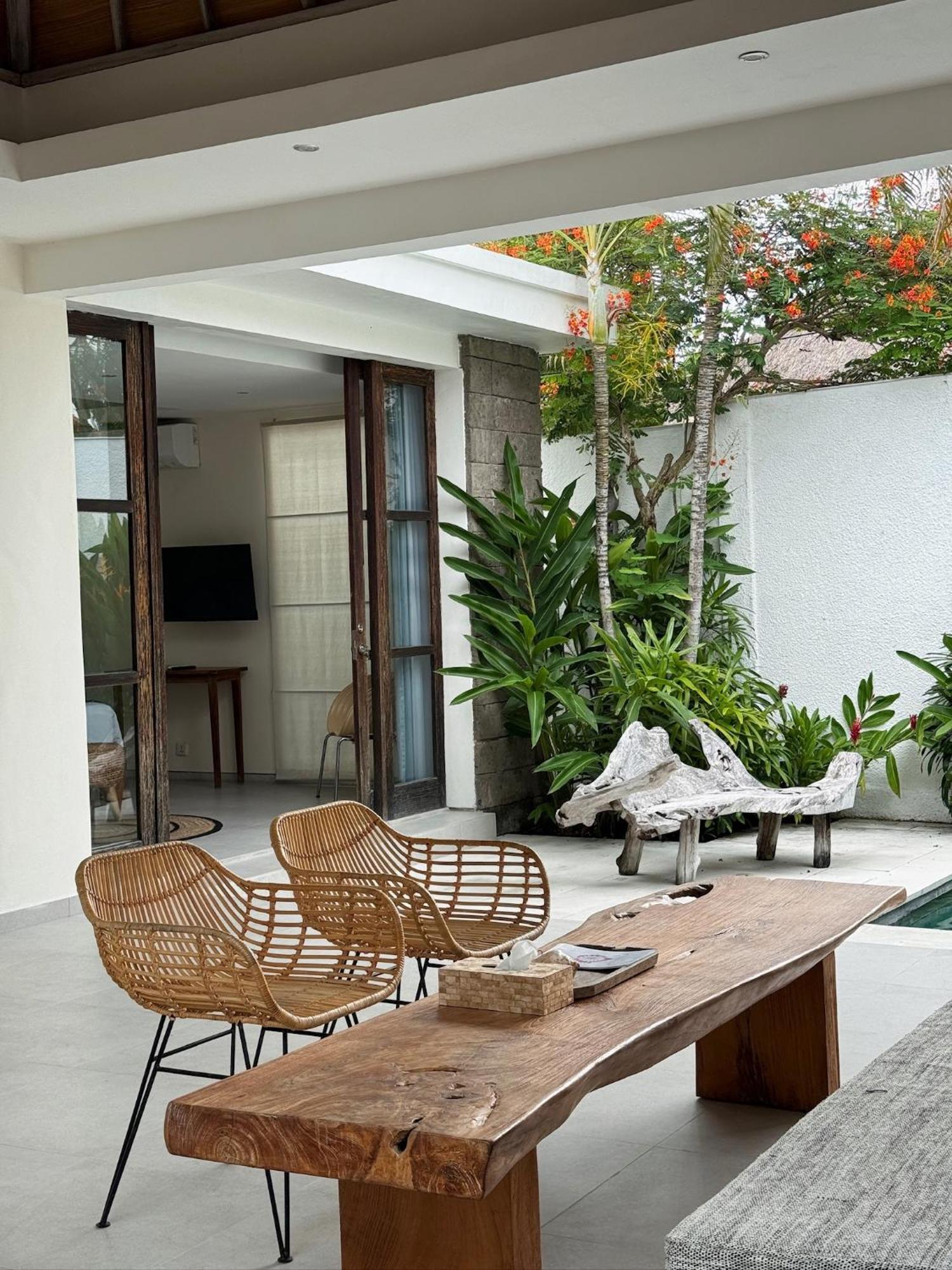 Aster Villa Seminyak Экстерьер фото